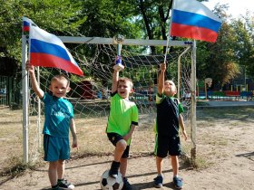 Я люблю играть в футбол